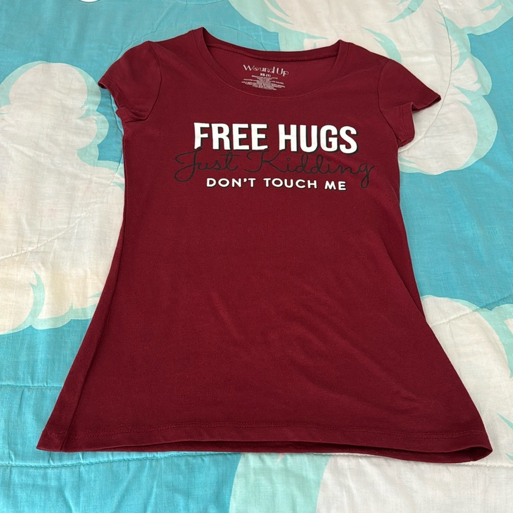 Wound up free hugs just kidding don’t touch me short sleeve shirt